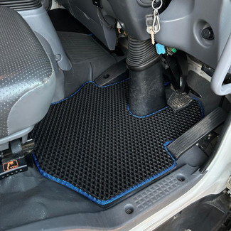 Ворсовые коврики на Isuzu Forward V узкая кабина 2007 - 2025 в Смоленске