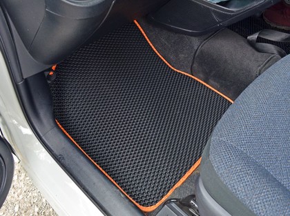 Ворсовые коврики на Toyota Sienta II 2015 - 2022 в Смоленске