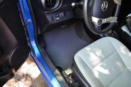 Ворсовые коврики на Toyota Prius C 2011 - 2021 в Смоленске
