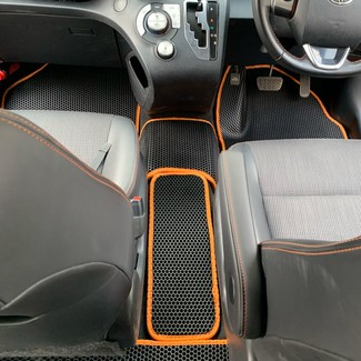 Ворсовые коврики на Toyota Sienta II 2015 - 2022 в Смоленске
