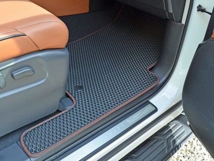 Коврики на Infiniti QX80 2013 - 2025 в Смоленске