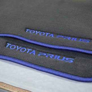 Ворсовые коврики на Toyota Prius C 2011 - 2021 в Смоленске