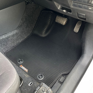 Ворсовые коврики на Toyota Yaris IV 2019 - 2025 в Смоленске