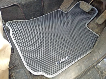 Коврики на Toyota Wish I 2003 - 2009 в Смоленске
