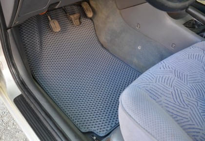 Ворсовые коврики на Toyota Avensis I 1997 - 2002 в Смоленске