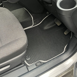 Ворсовые коврики на Toyota Sienta II 2015 - 2022 в Смоленске