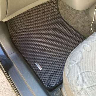 Ворсовые коврики на Toyota Vitz I 1998 - 2005 в Смоленске Ворсовые коврики на Toyota Vitz I 1998 - 2005 в Смоленске